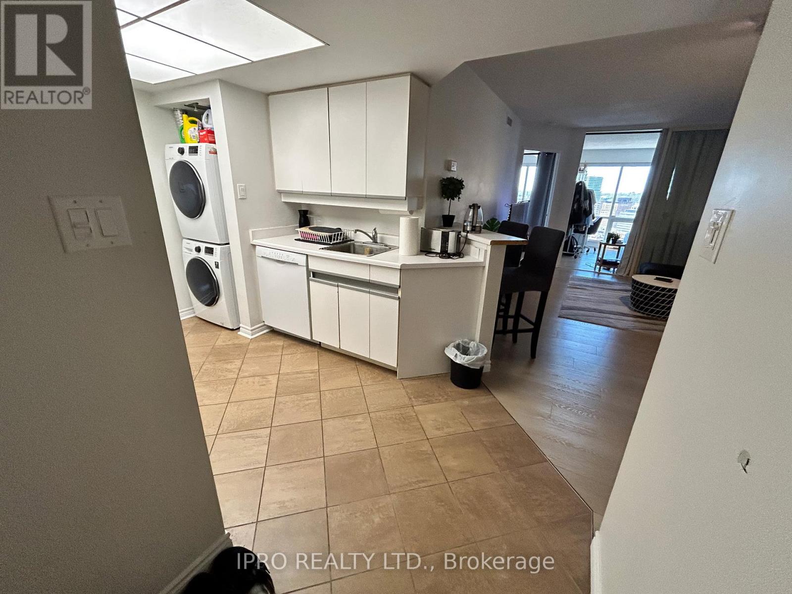 2702 - 1001 Bay Street, Toronto, Ontario  M5S 3A6 - Photo 4 - C12156963