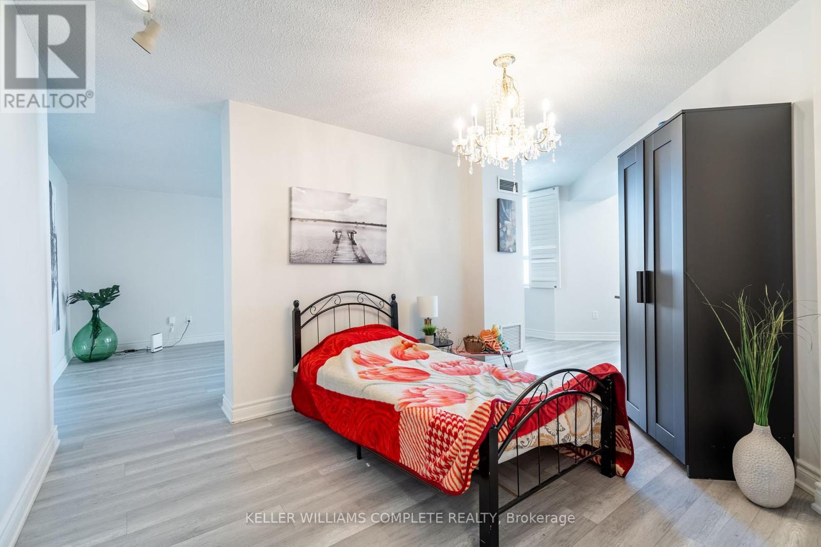 2302 - 3650 Kaneff Crescent, Mississauga, Ontario  L5A 4A1 - Photo 15 - W12156958
