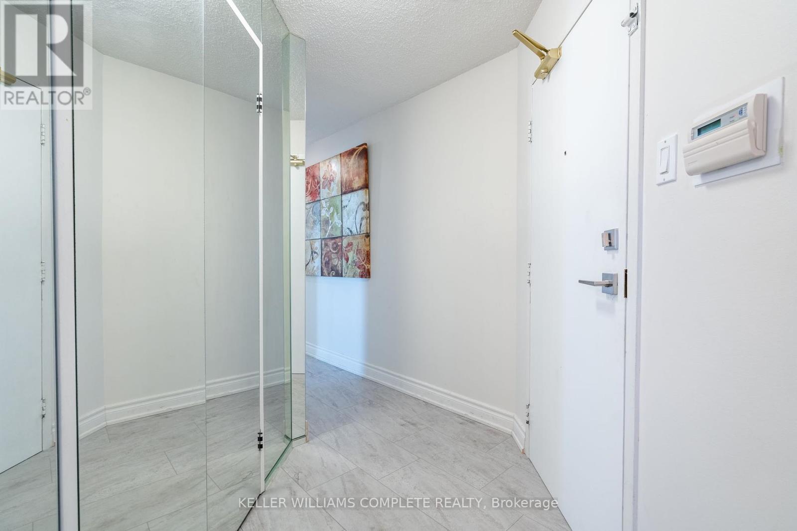 2302 - 3650 Kaneff Crescent, Mississauga, Ontario  L5A 4A1 - Photo 6 - W12156958
