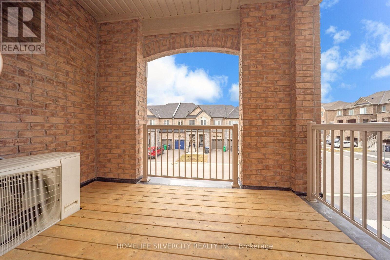 21 Gemma Place, Brampton, Ontario  L6Z 0J5 - Photo 8 - W12156984