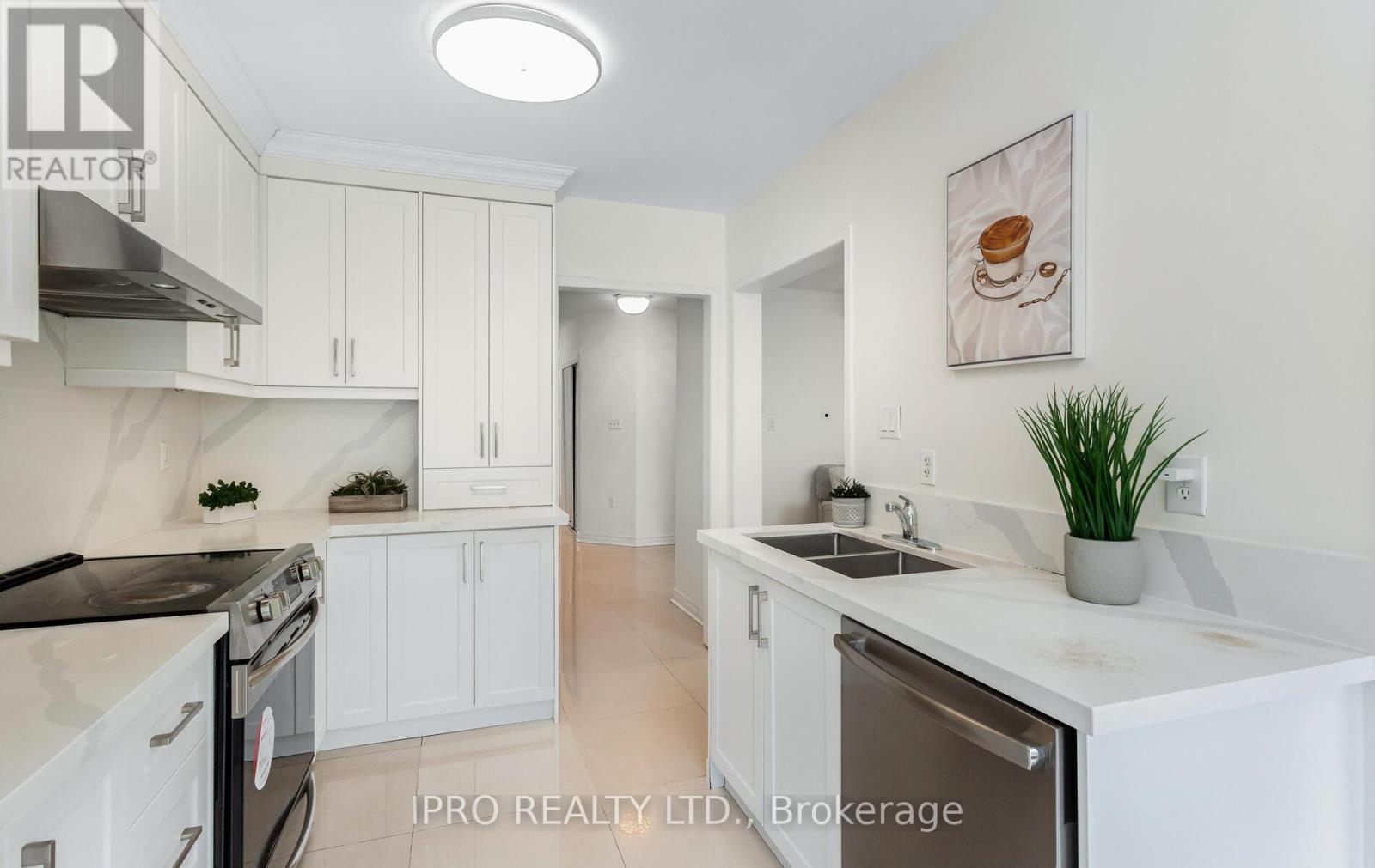 6150 Windfleet Crescent, Mississauga, Ontario  L5V 2Z6 - Photo 26 - W12156146