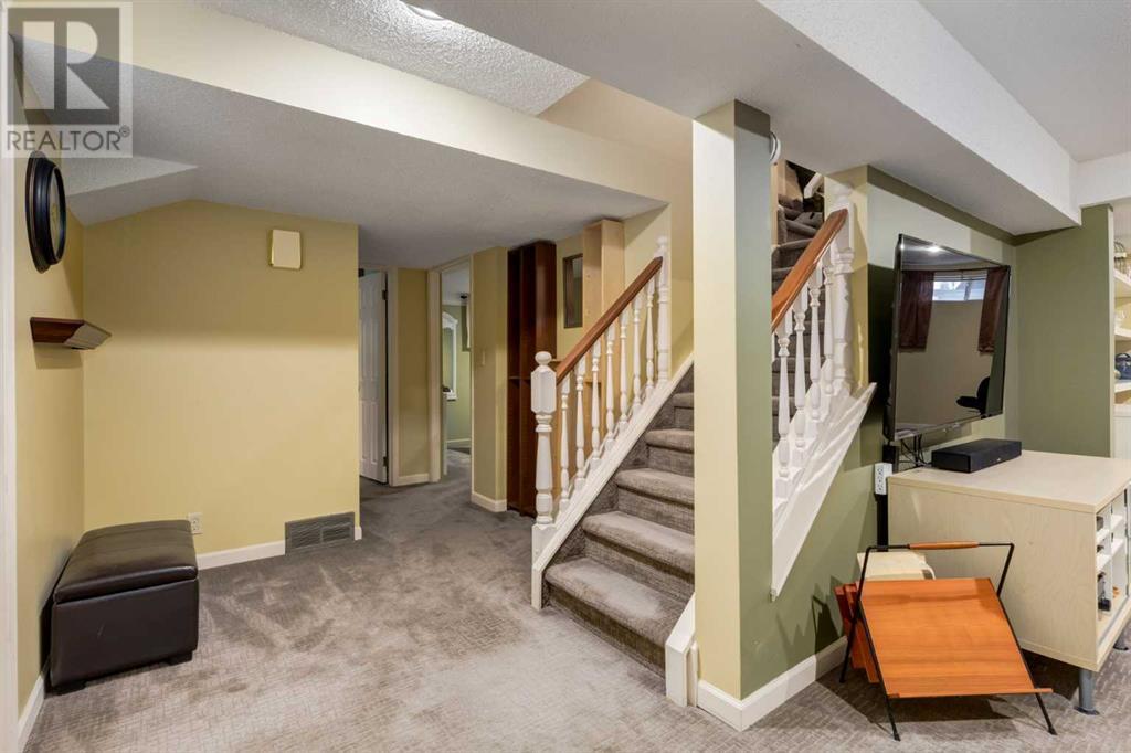 239 Coachwood Crescent Sw, Calgary, Alberta  T3H 1E7 - Photo 29 - A2222205