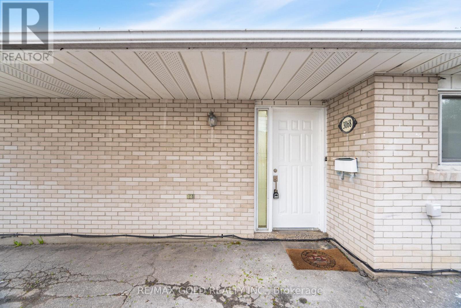 3068 Morning Star Drive, Mississauga (Malton), Ontario  L4T 1X2 - Photo 2 - W12157004