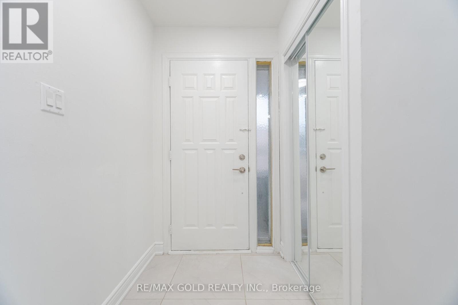 3068 Morning Star Drive, Mississauga (Malton), Ontario  L4T 1X2 - Photo 4 - W12157004