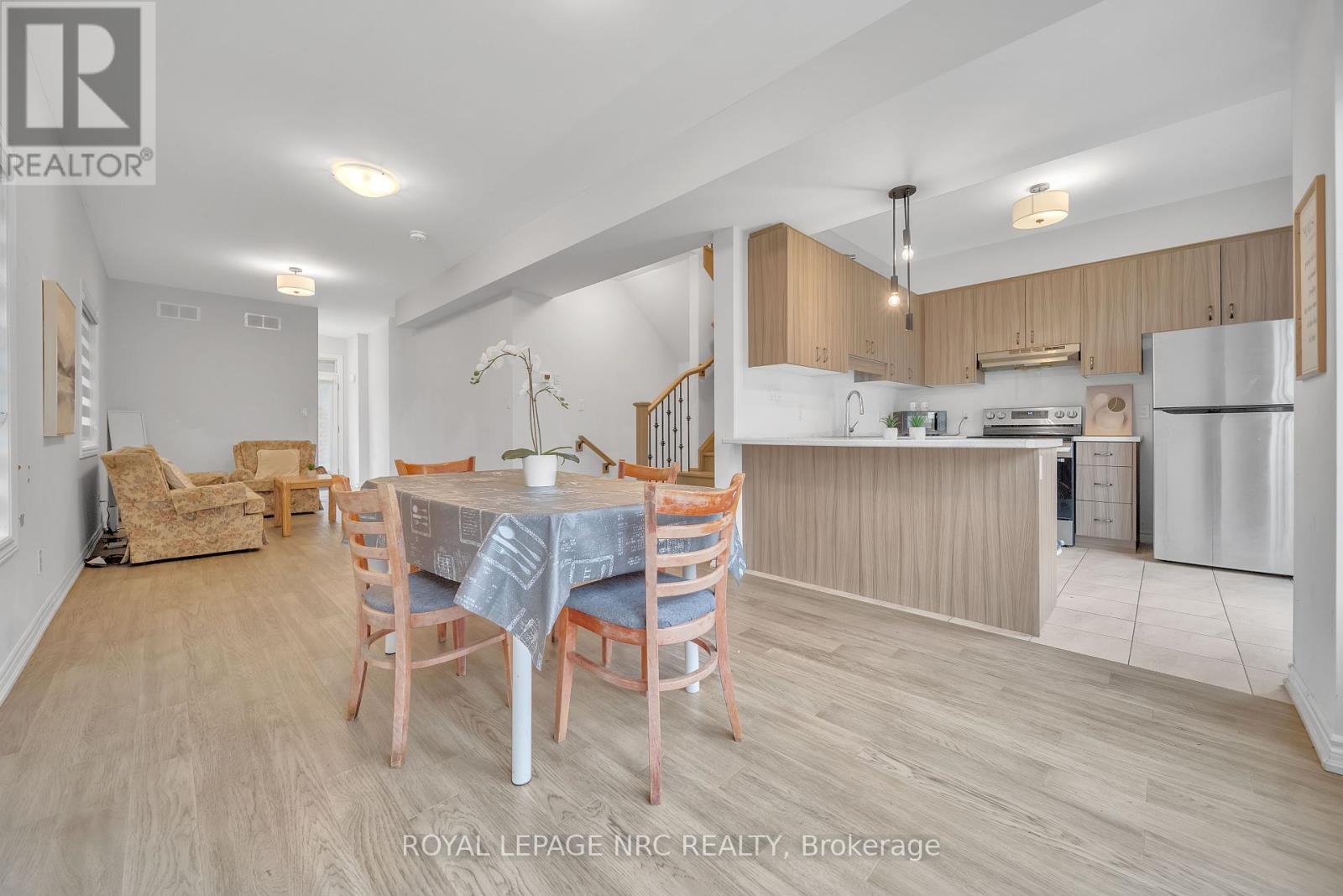 120 Renfrew  Trail Drive N, Welland, Ontario  L3C 0K2 - Photo 7 - X12156526