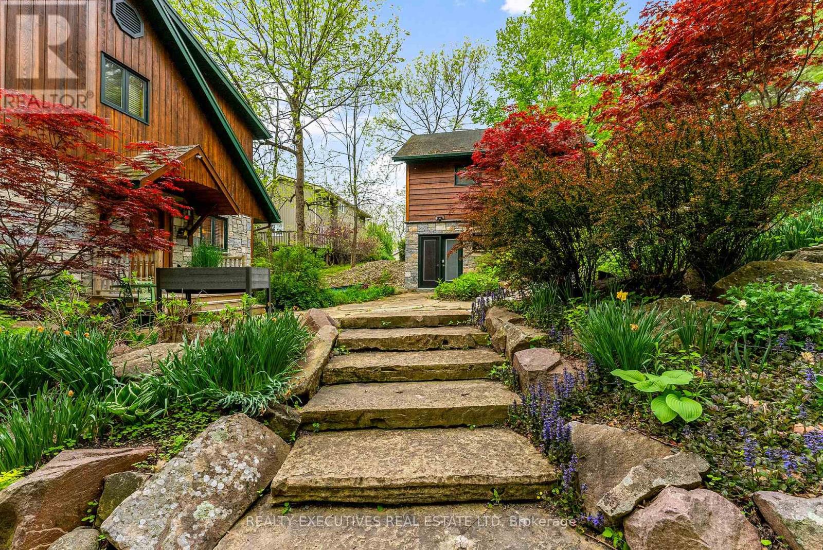 106 Black Snake Lane N, Frontenac Islands, Ontario  K0E 1L0 - Photo 16 - X12156950
