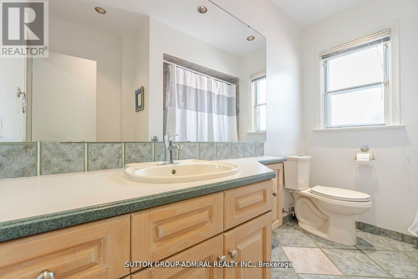 23 Vinci Crescent, Toronto, Ontario  M3H 2Y6 - Photo 19 - C12157030