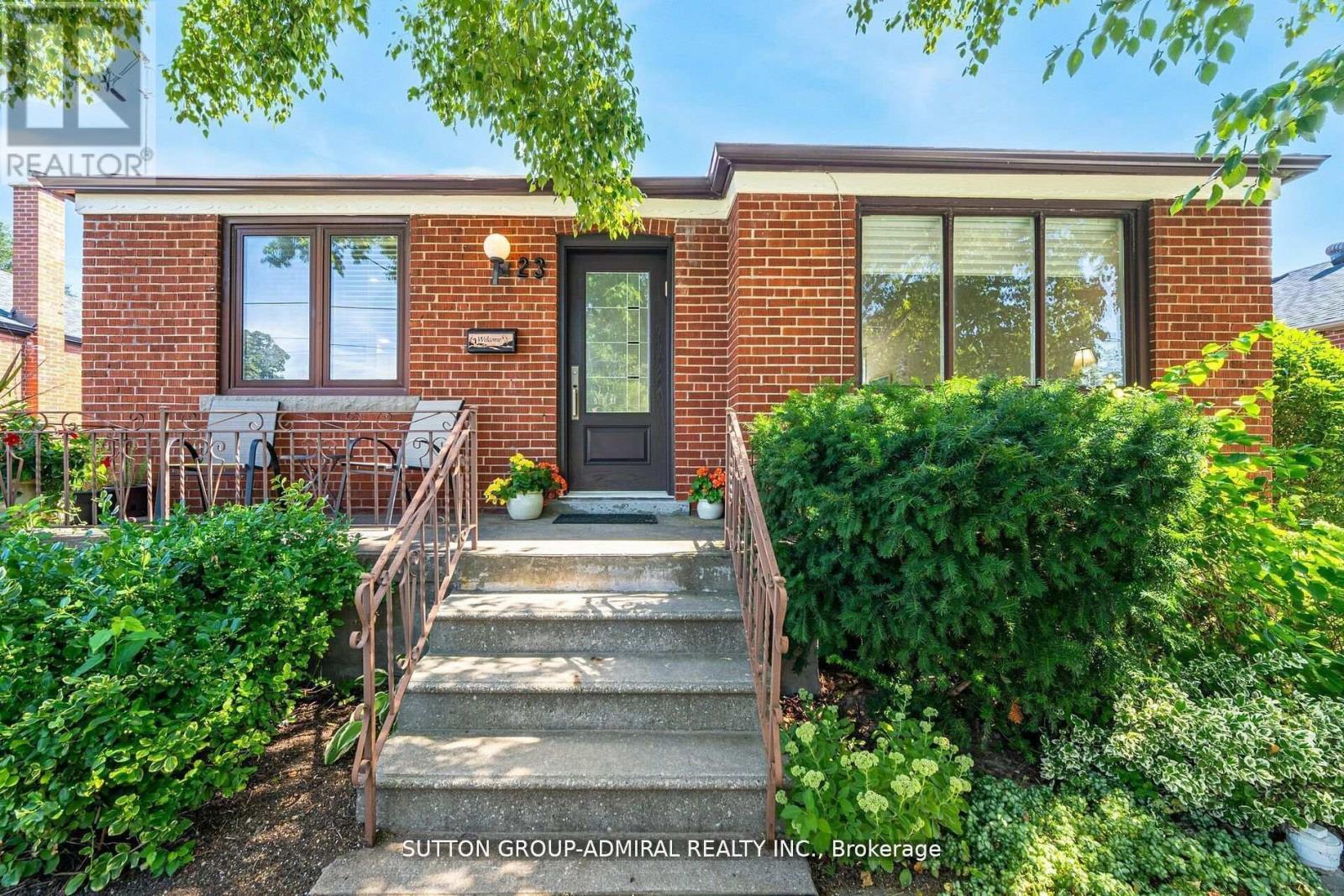 23 Vinci Crescent, Toronto, Ontario  M3H 2Y6 - Photo 2 - C12157030