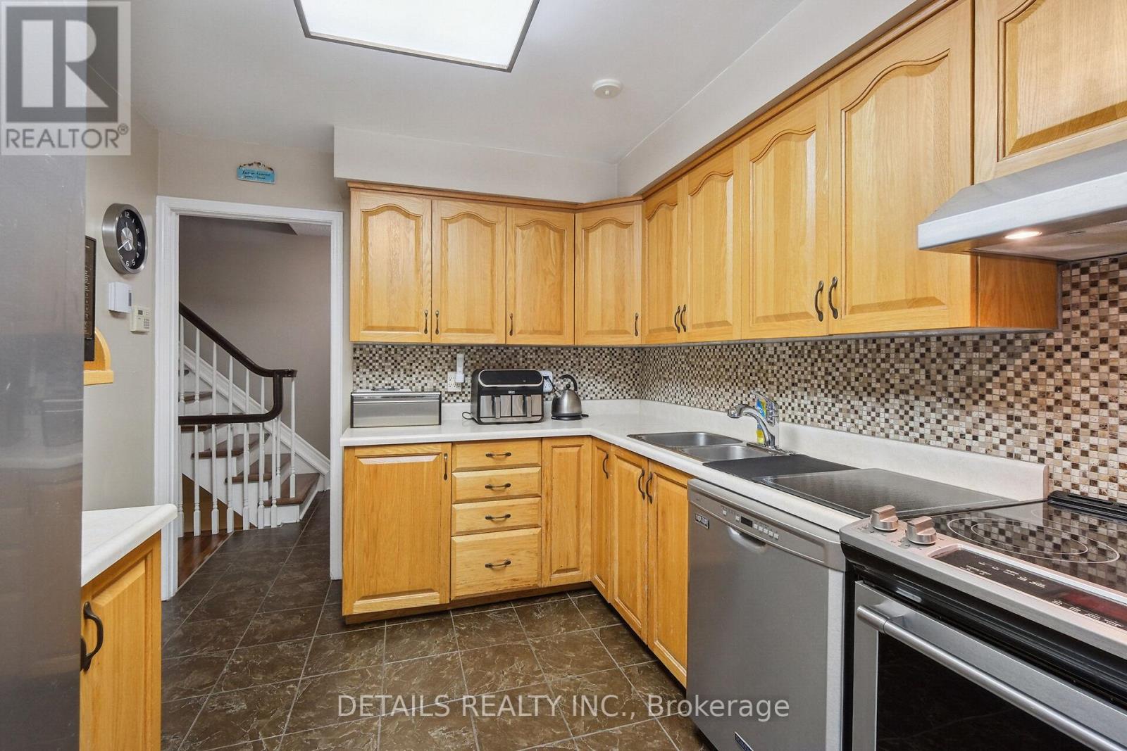 1904 Russell Road, Ottawa, Ontario  K1G 1L6 - Photo 10 - X12157059