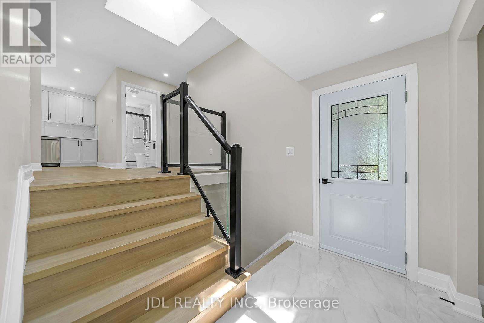 110 Michael Boulevard, Whitby, Ontario  L1N 5V9 - Photo 4 - E12157061