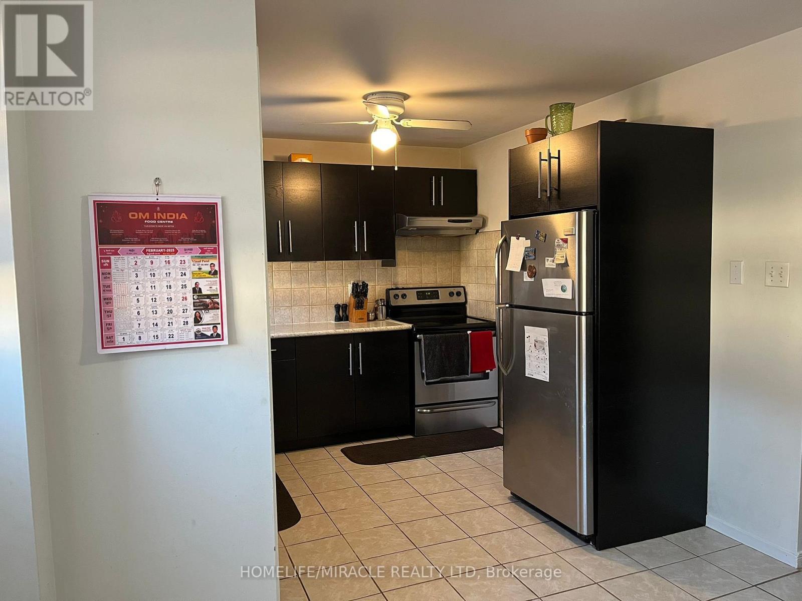 20 Macallum Court, Brampton, Ontario  L6Z 3M4 - Photo 2 - W12139875