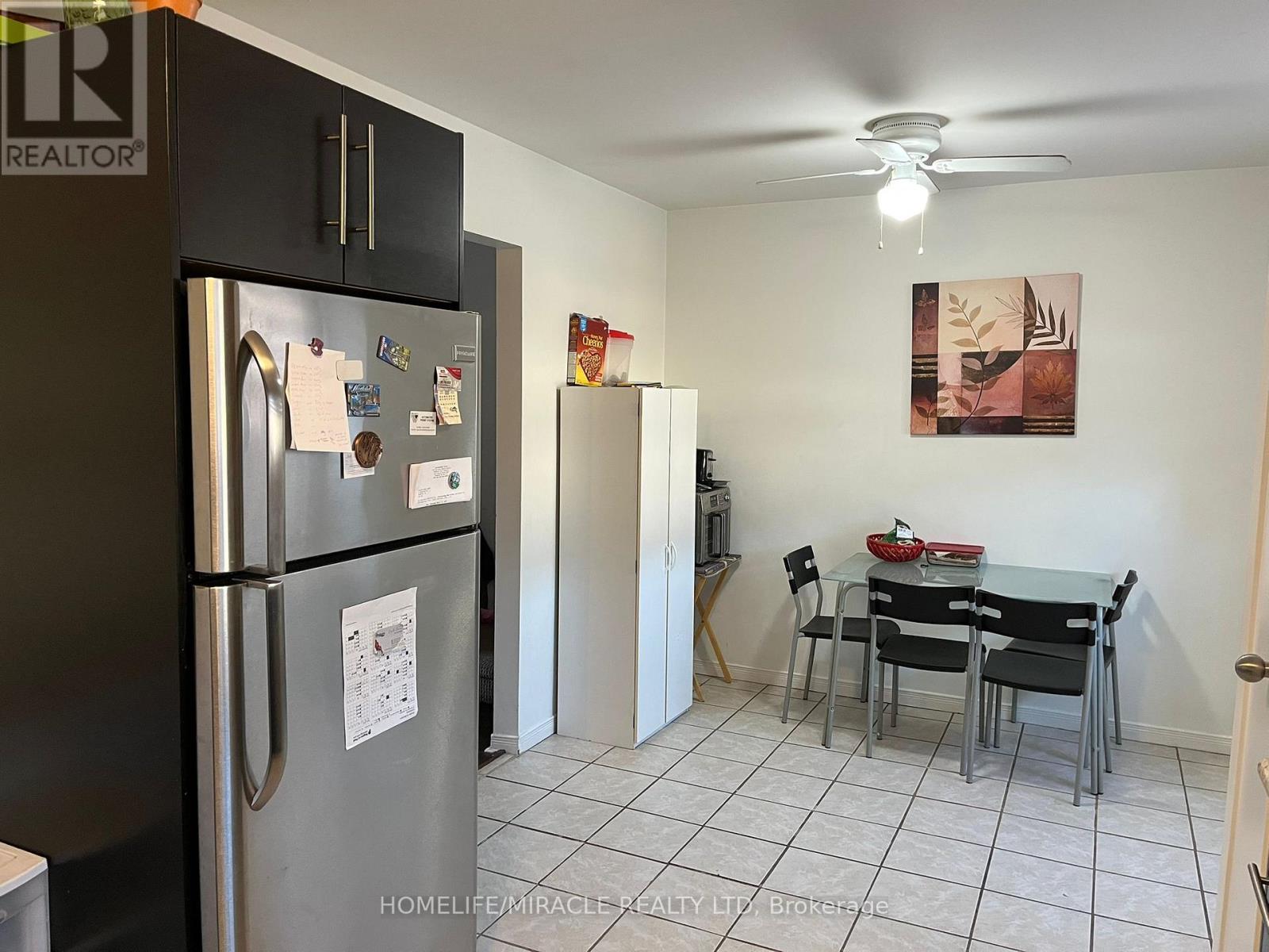 20 Macallum Court, Brampton, Ontario  L6Z 3M4 - Photo 5 - W12139875