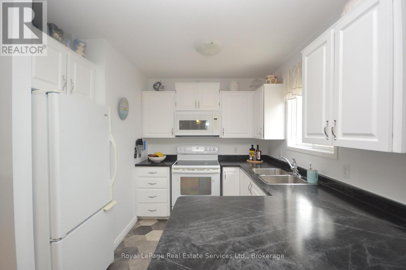 14 - 10 Baker Street, Wasaga Beach, Ontario  L9Z 2H1 - Photo 7 - S12090908