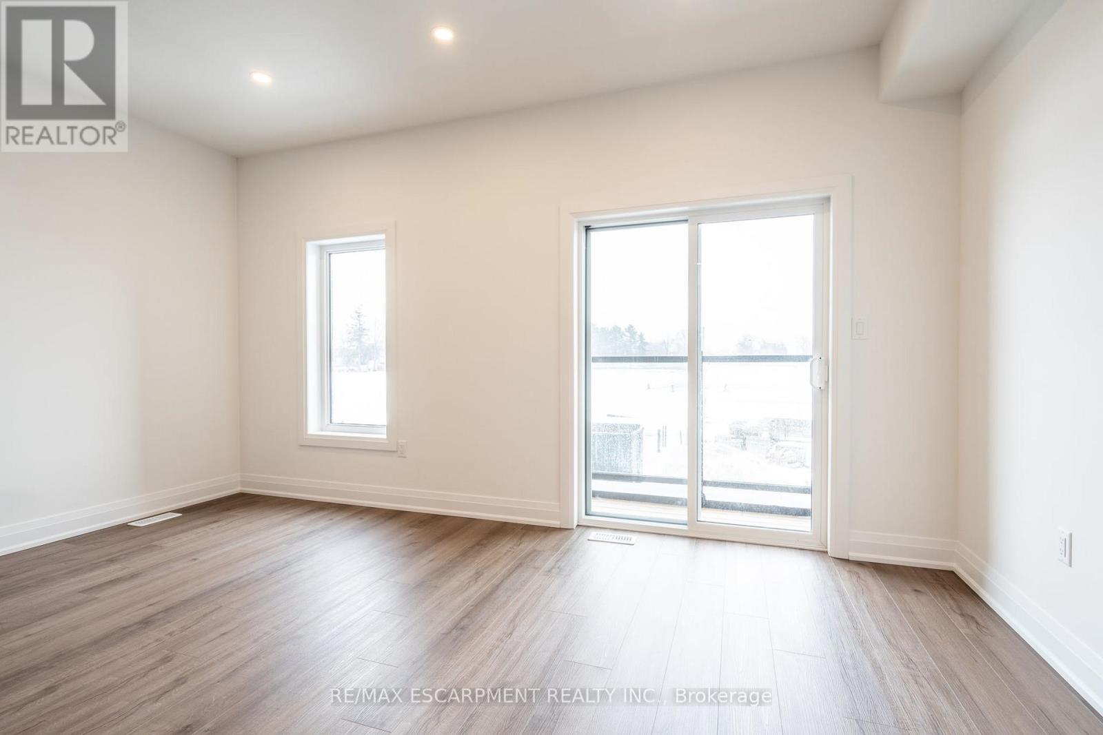 20 Clear Valley Lane, Hamilton, Ontario  L0R 1W0 - Photo 12 - X12157063