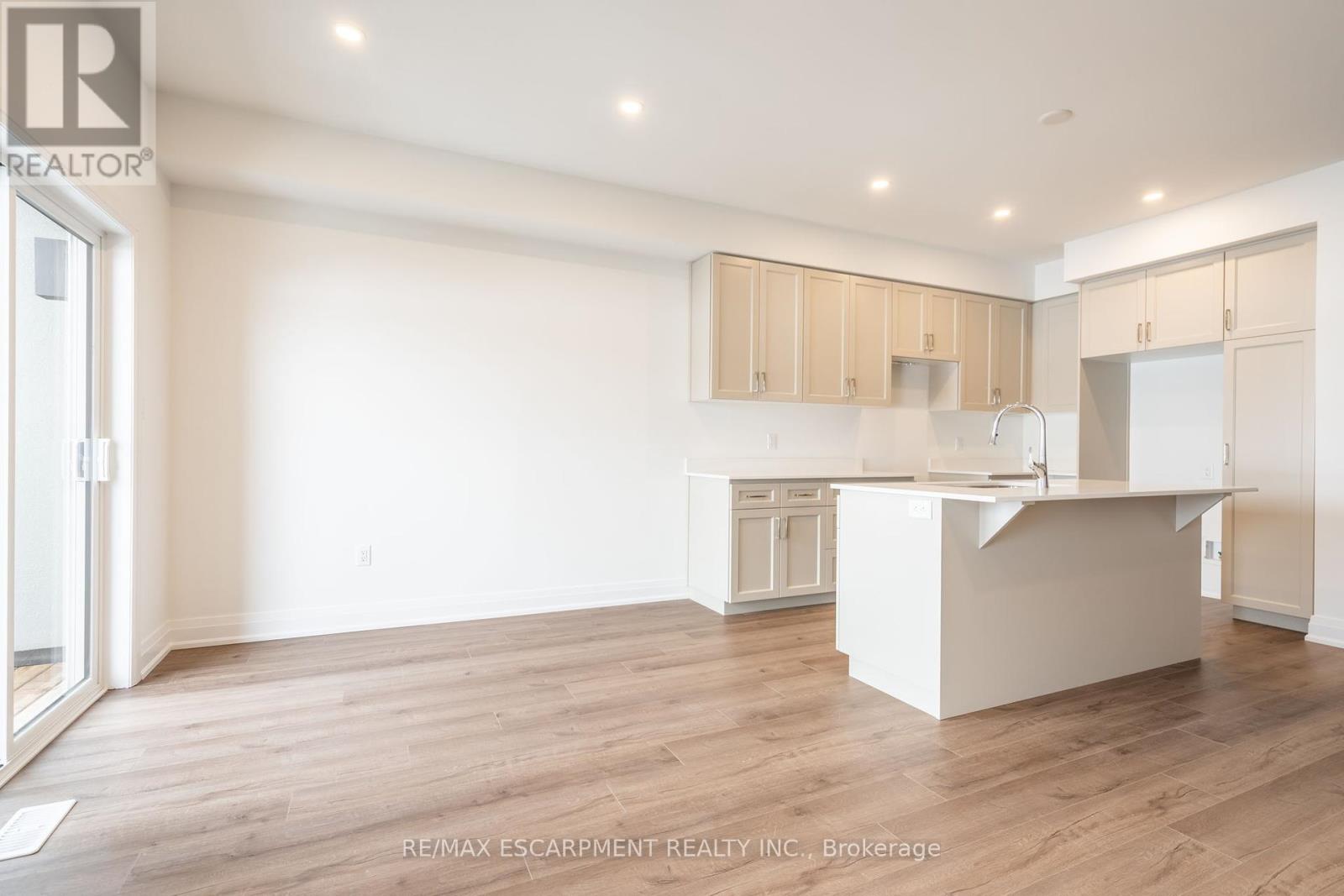 20 Clear Valley Lane, Hamilton, Ontario  L0R 1W0 - Photo 15 - X12157063