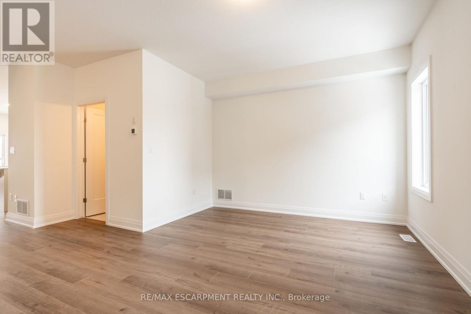 20 Clear Valley Lane, Hamilton, Ontario  L0R 1W0 - Photo 4 - X12157063