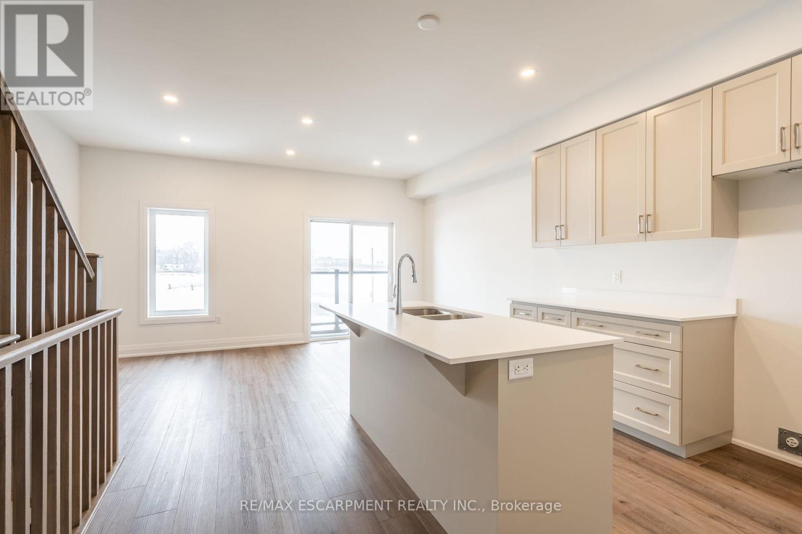20 Clear Valley Lane, Hamilton, Ontario  L0R 1W0 - Photo 7 - X12157063