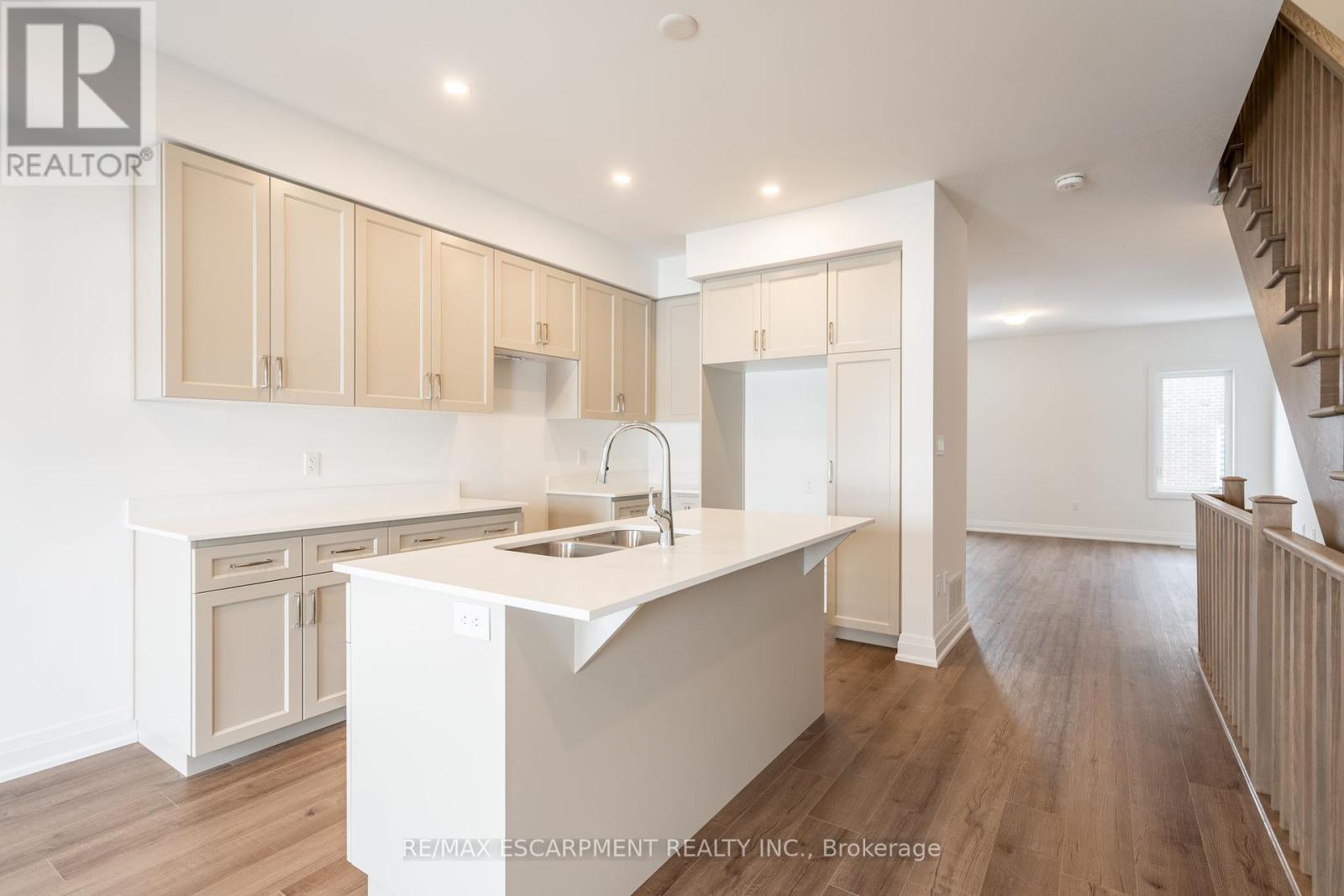 20 Clear Valley Lane, Hamilton, Ontario  L0R 1W0 - Photo 8 - X12157063