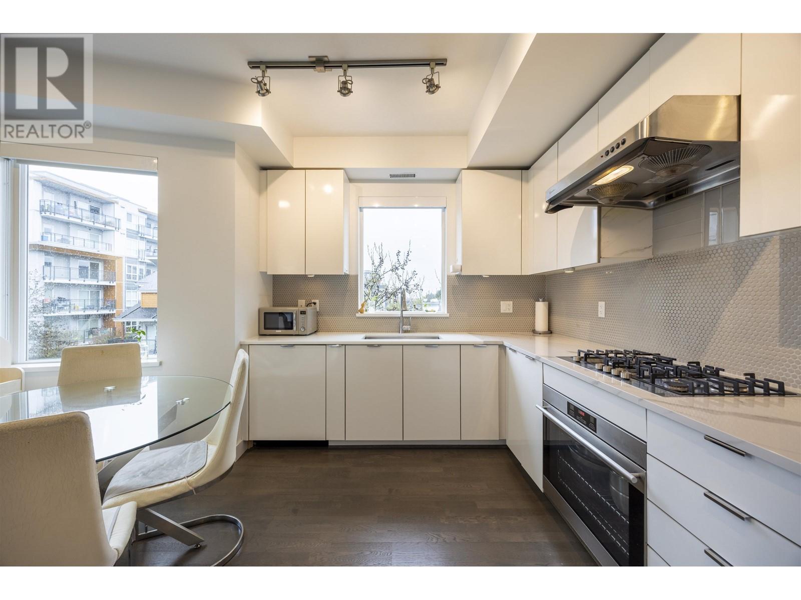 312 10011 RIVER DRIVE, Richmond, British Columbia