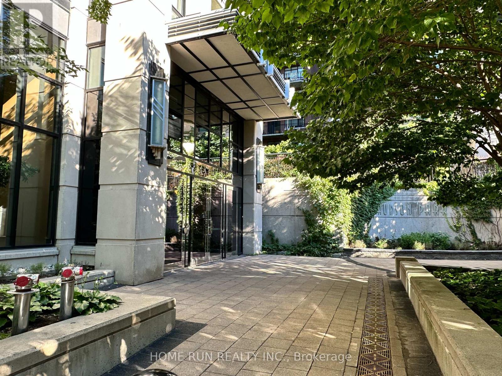 714 - 235 Kent Street, Ottawa, Ontario  K2P 0A5 - Photo 3 - X12157102