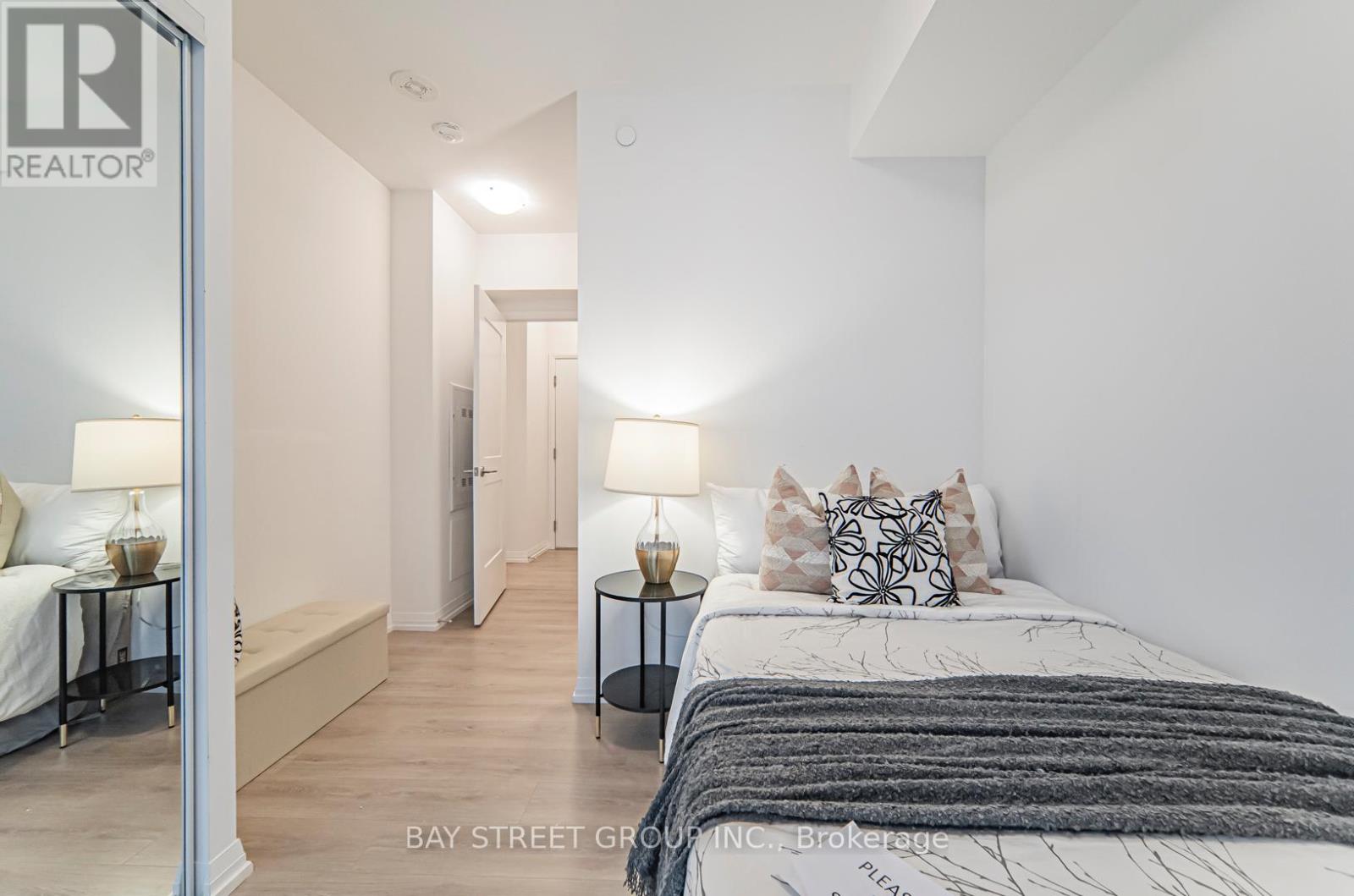 3305 - 8 Widmer Street, Toronto, Ontario  M5V 2E7 - Photo 20 - C12157073
