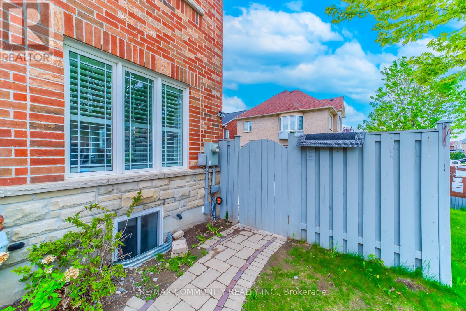 3 Sivyer Crescent, Ajax, Ontario  L1Z 2A6 - Photo 3 - E12157069