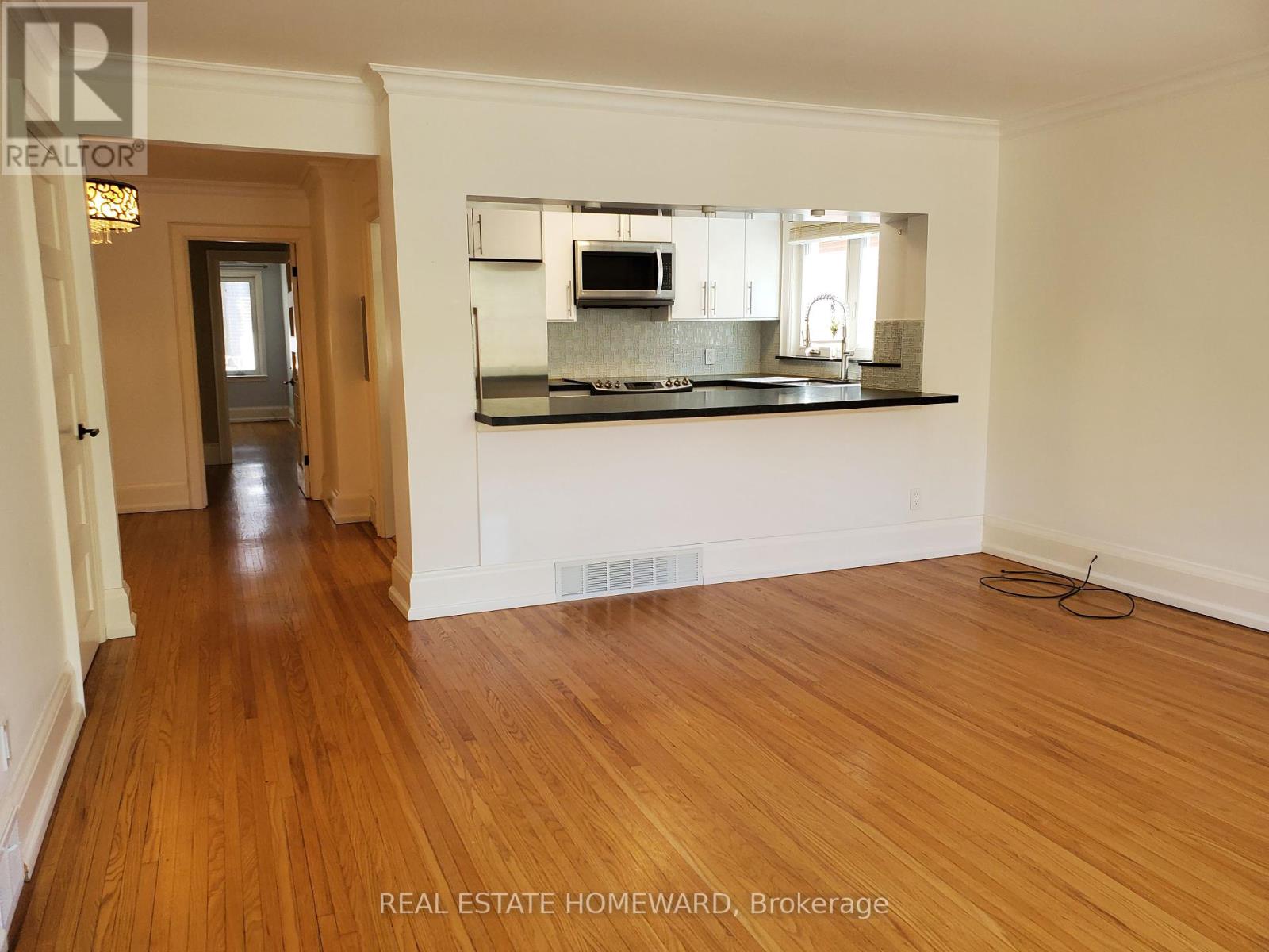 Main Floor - 21 Love Crescent, Toronto, Ontario  M4E 1V6 - Photo 11 - E12157089