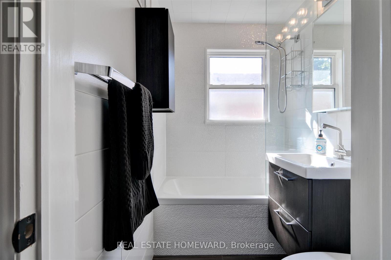 Main Floor - 21 Love Crescent, Toronto, Ontario  M4E 1V6 - Photo 25 - E12157089