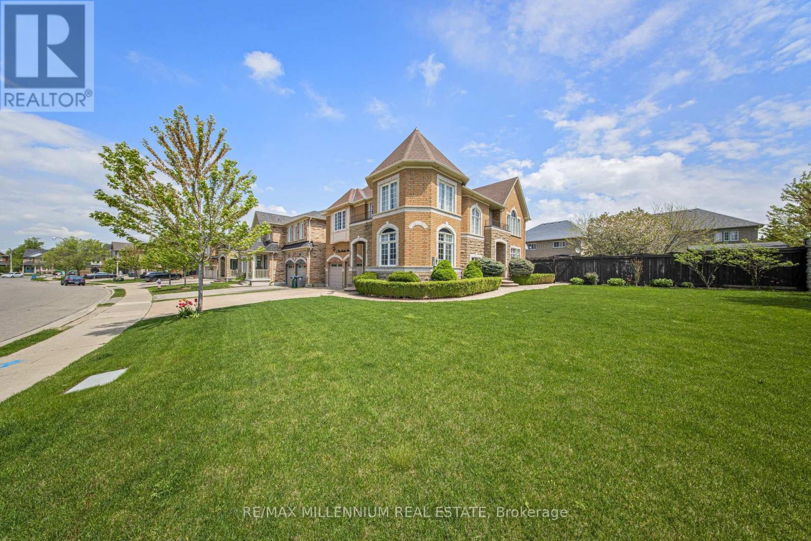 1 Pine Landing Trail, Brampton, Ontario  L6R 3H4 - Photo 4 - W12157084