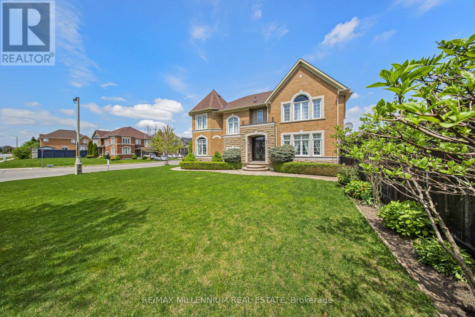 1 Pine Landing Trail, Brampton, Ontario  L6R 3H4 - Photo 6 - W12157084