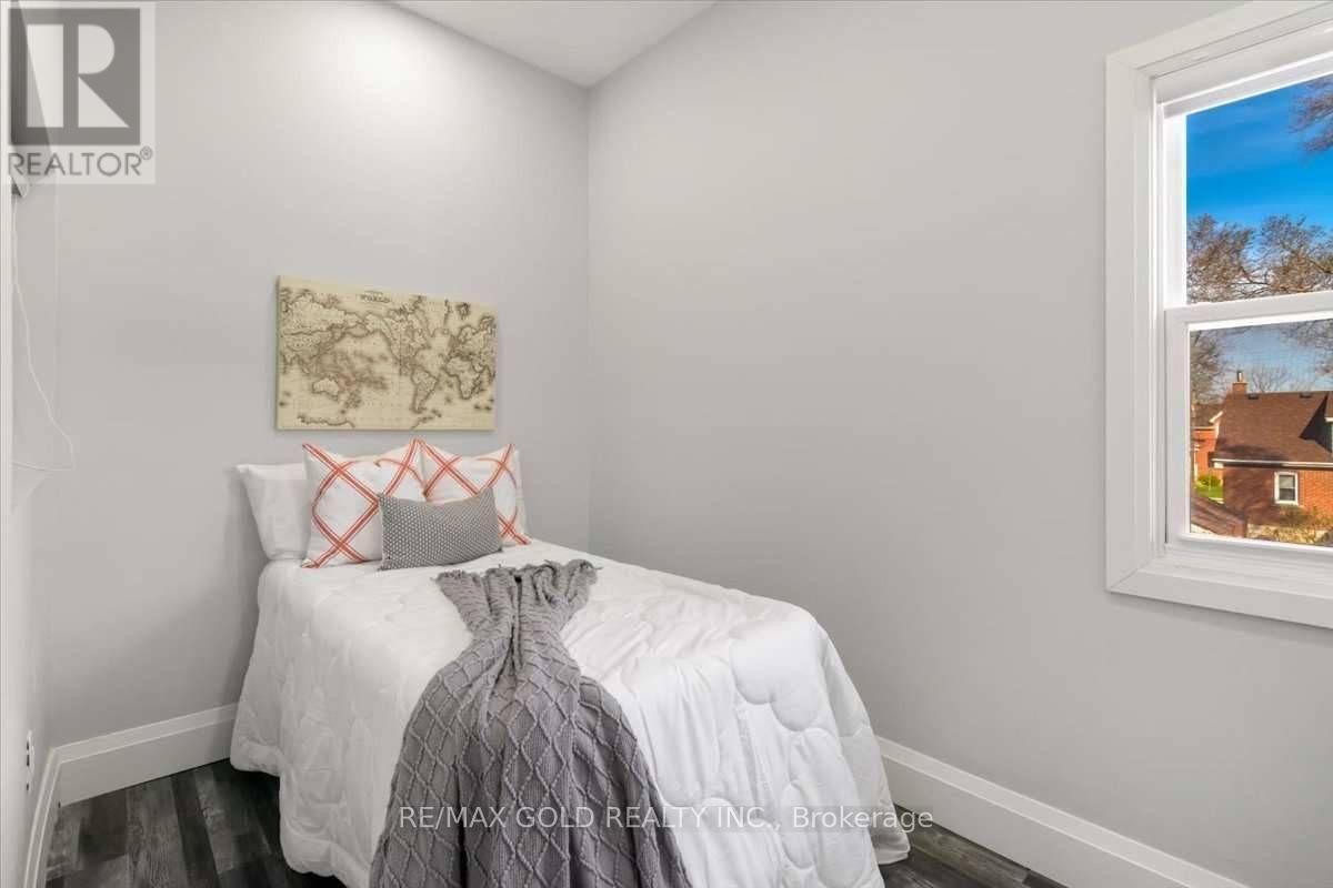 3 Wardrope Avenue, Hamilton, Ontario  L8G 1R9 - Photo 10 - X12157074