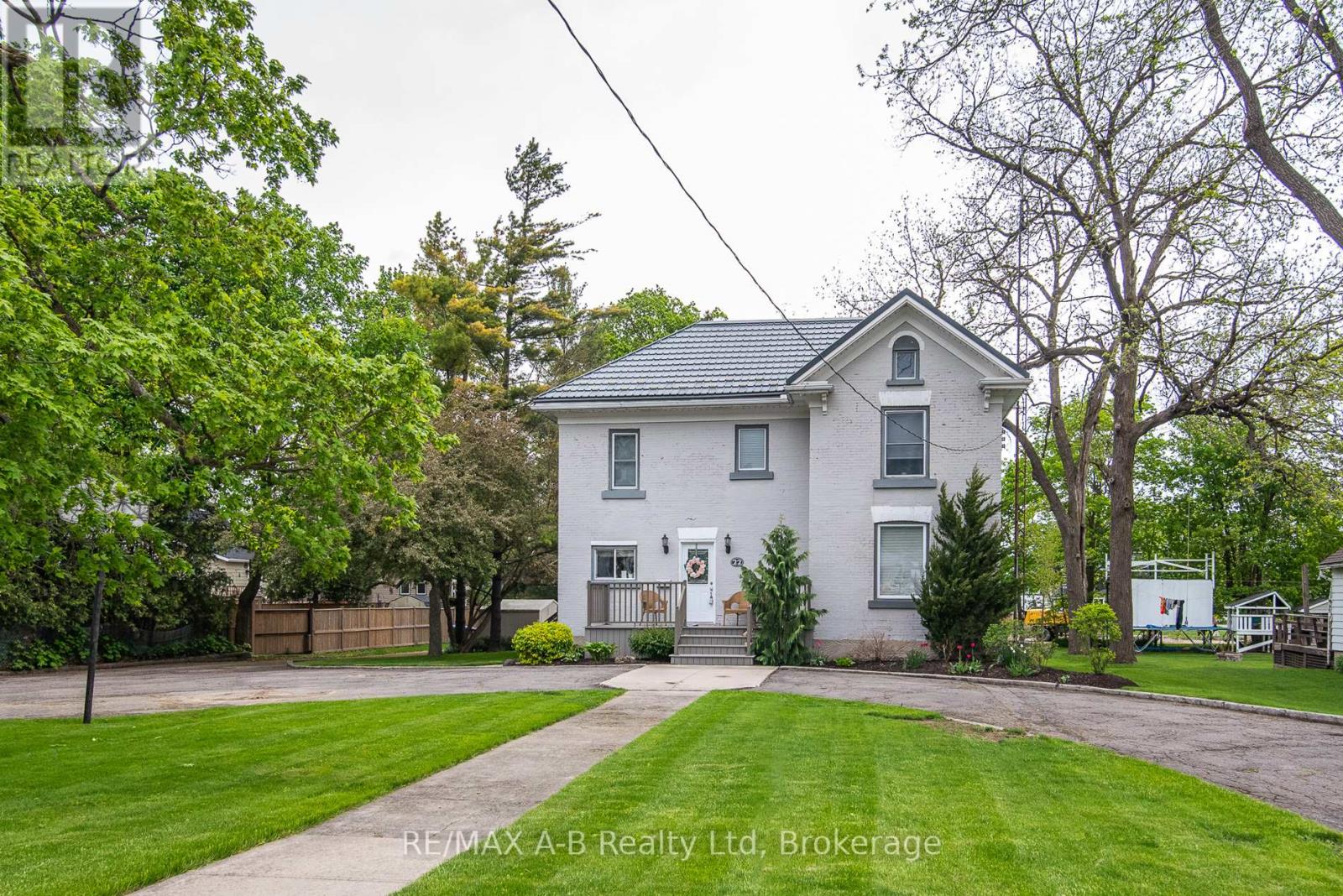 22 MILL STREET E, Perth East, Ontario