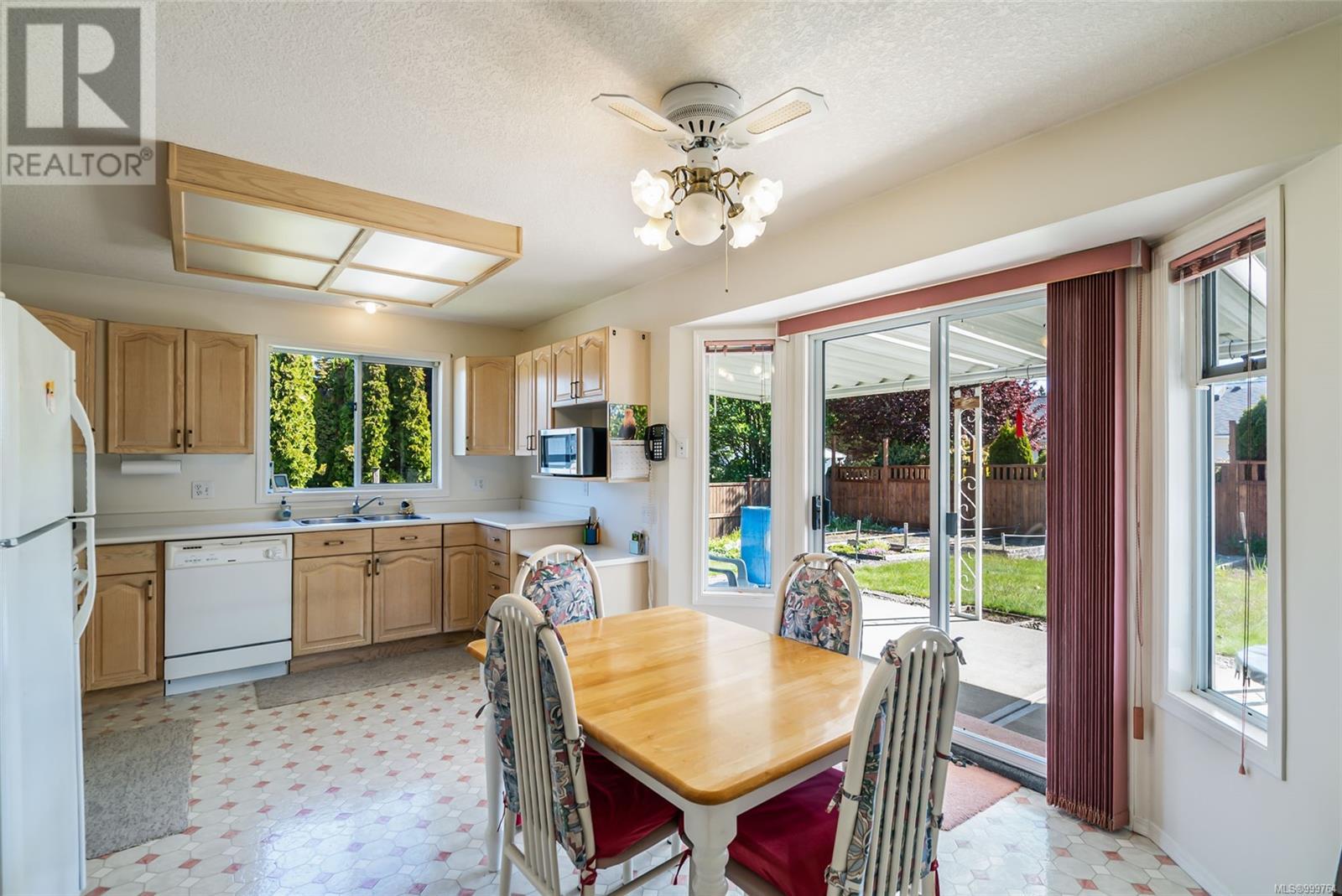 Property at 545 Dalmatian Dr image 5