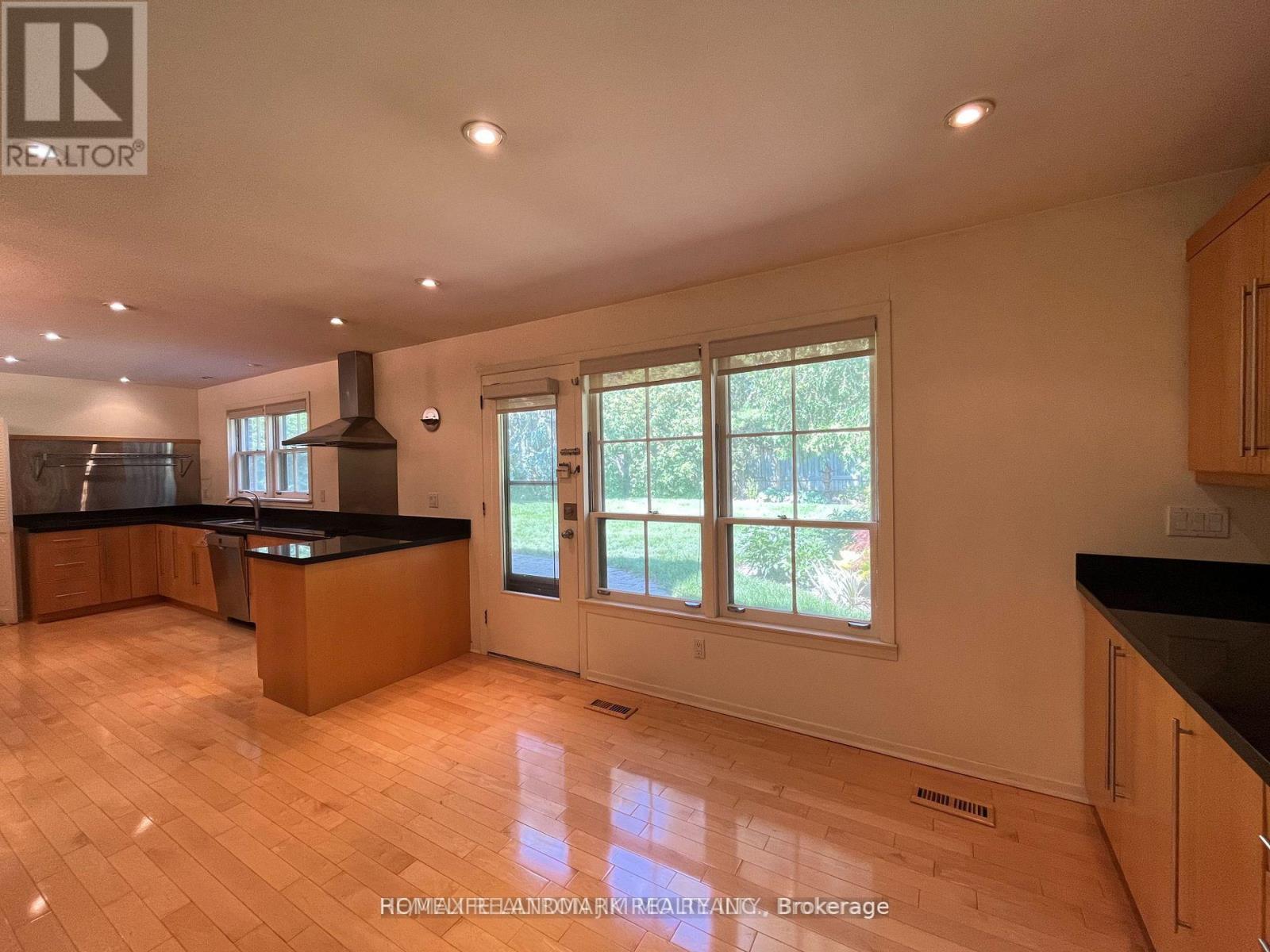 131 Bannatyne Drive, Toronto, Ontario  M2L 2P5 - Photo 8 - C12157126