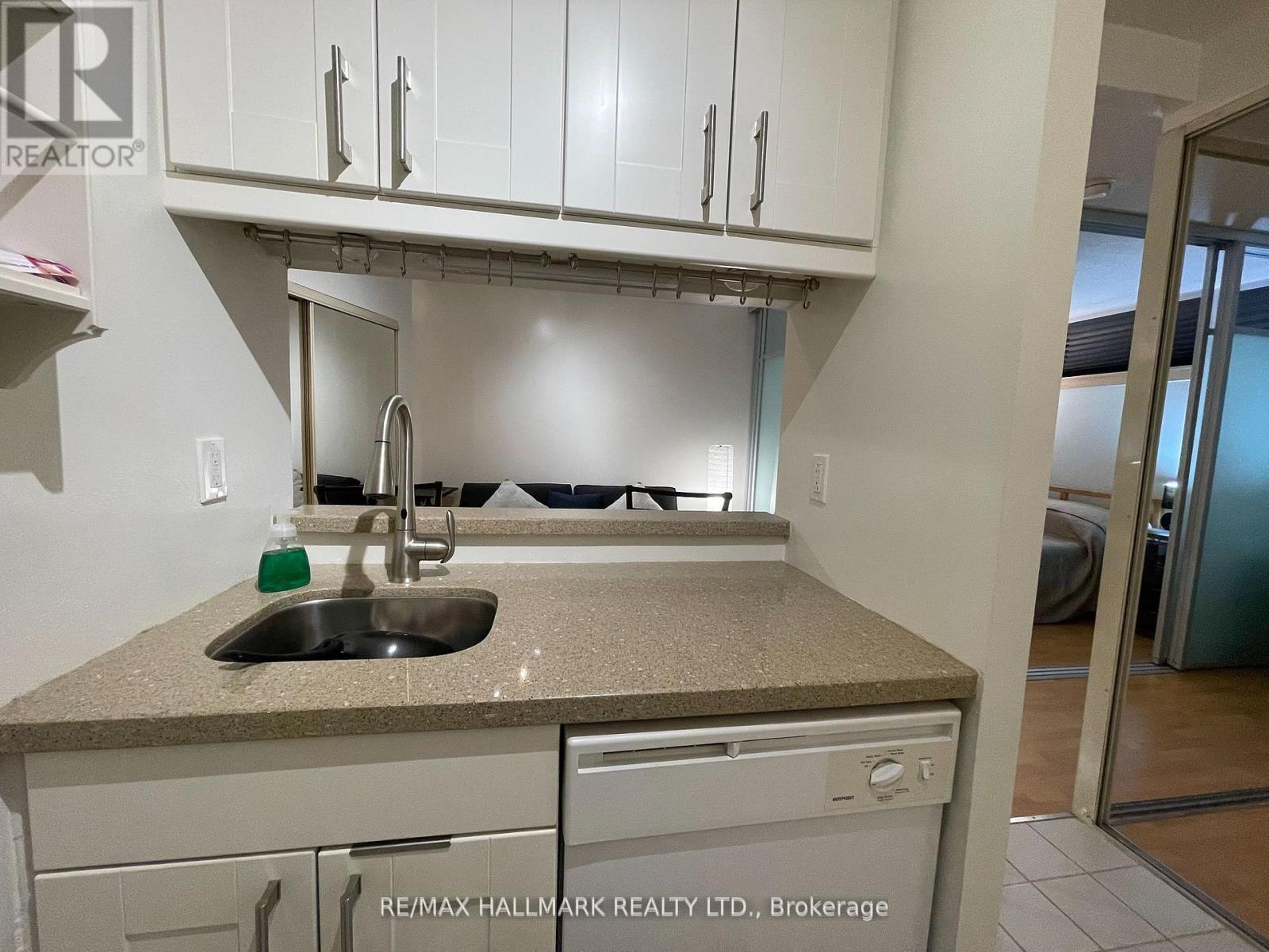913 - 1055 Bay Street, Toronto (Bay Street Corridor), Ontario  M5S 3A3 - Photo 10 - C12157132