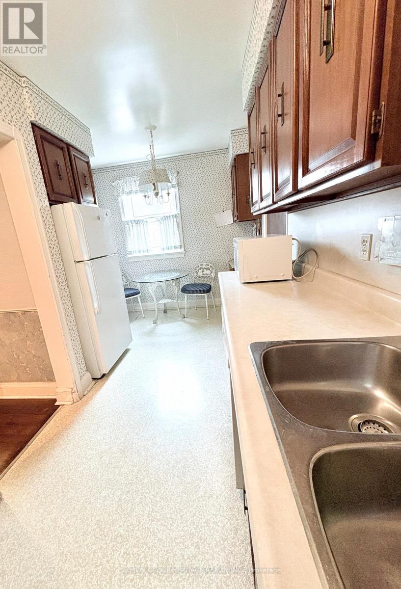 33 Kirkland Boulevard, Toronto, Ontario  M6A 1E7 - Photo 6 - C12053160