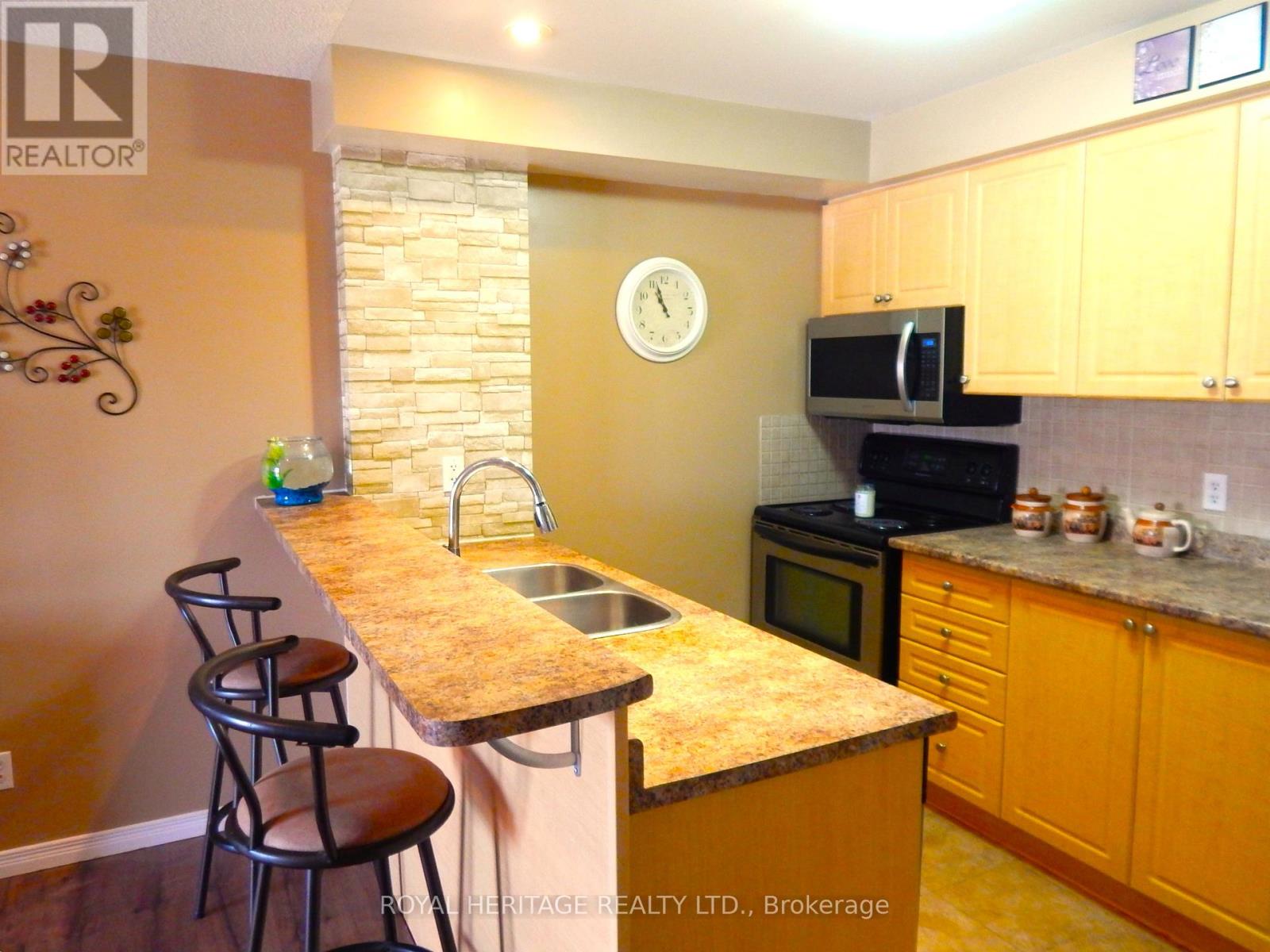 307 - 132 Aspen Springs Drive, Clarington, Ontario  L1C 0H1 - Photo 5 - E12153494