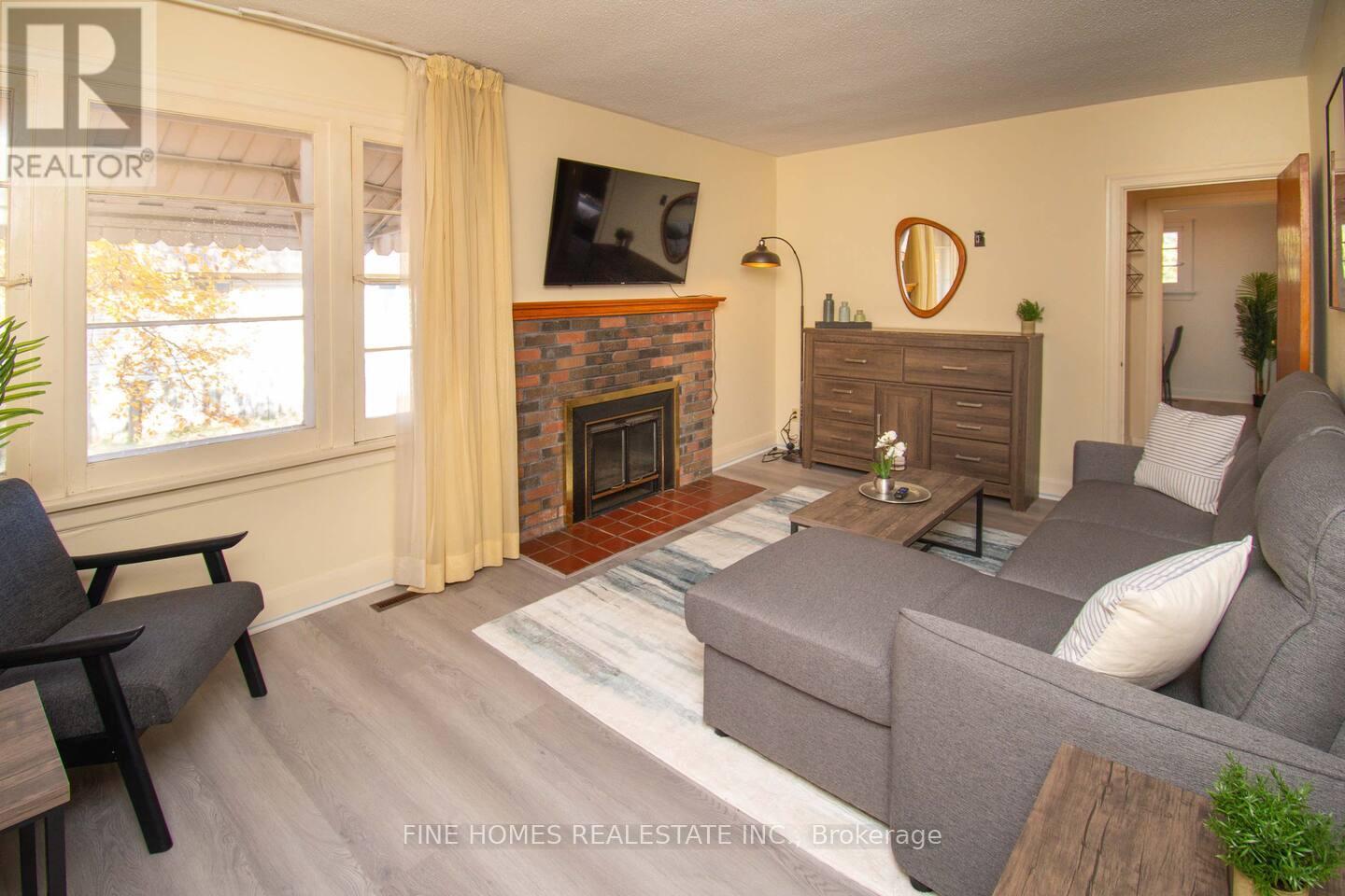 466 West Street N, Orillia, Ontario  L3V 5E8 - Photo 3 - S12157117
