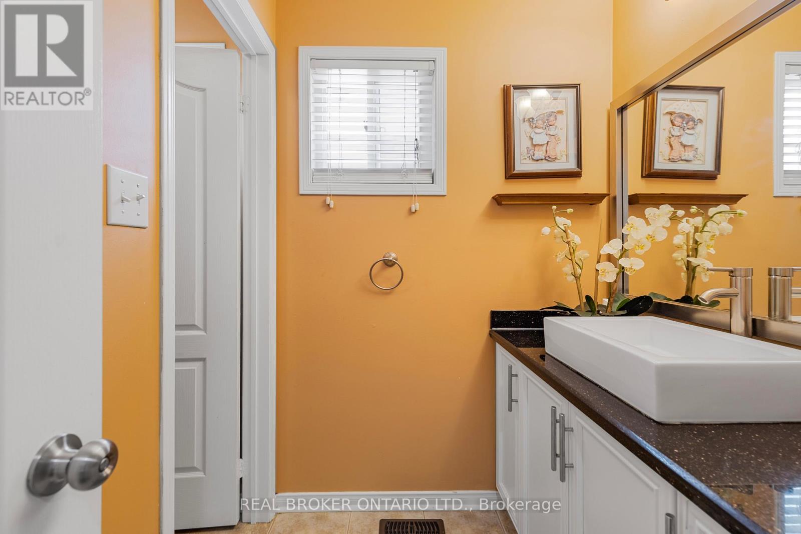 56 Lockheed Crescent, Brampton, Ontario  L7A 3G4 - Photo 25 - W12157140