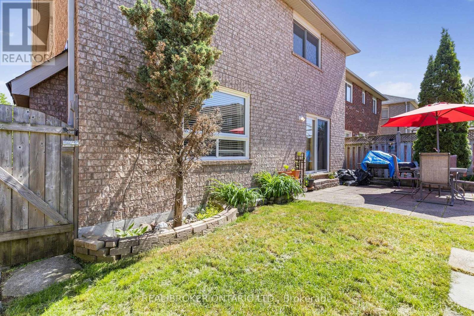 56 Lockheed Crescent, Brampton, Ontario  L7A 3G4 - Photo 33 - W12157140