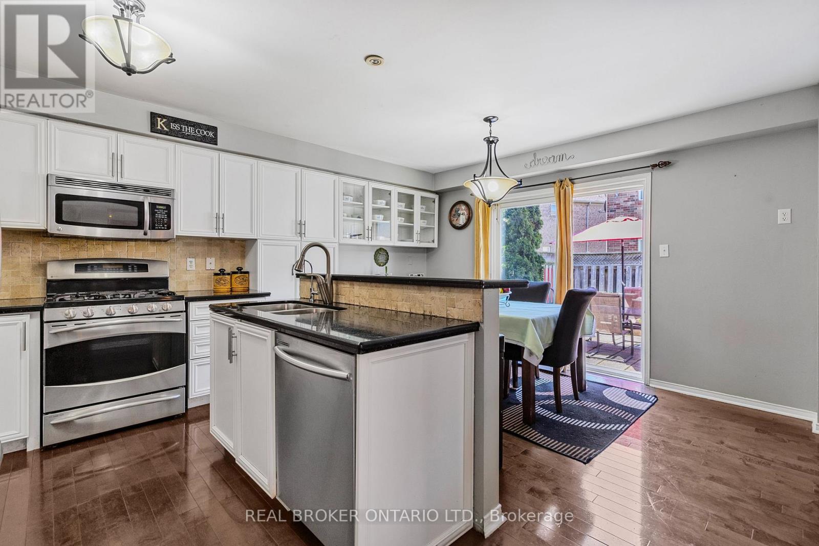 56 Lockheed Crescent, Brampton, Ontario  L7A 3G4 - Photo 5 - W12157140