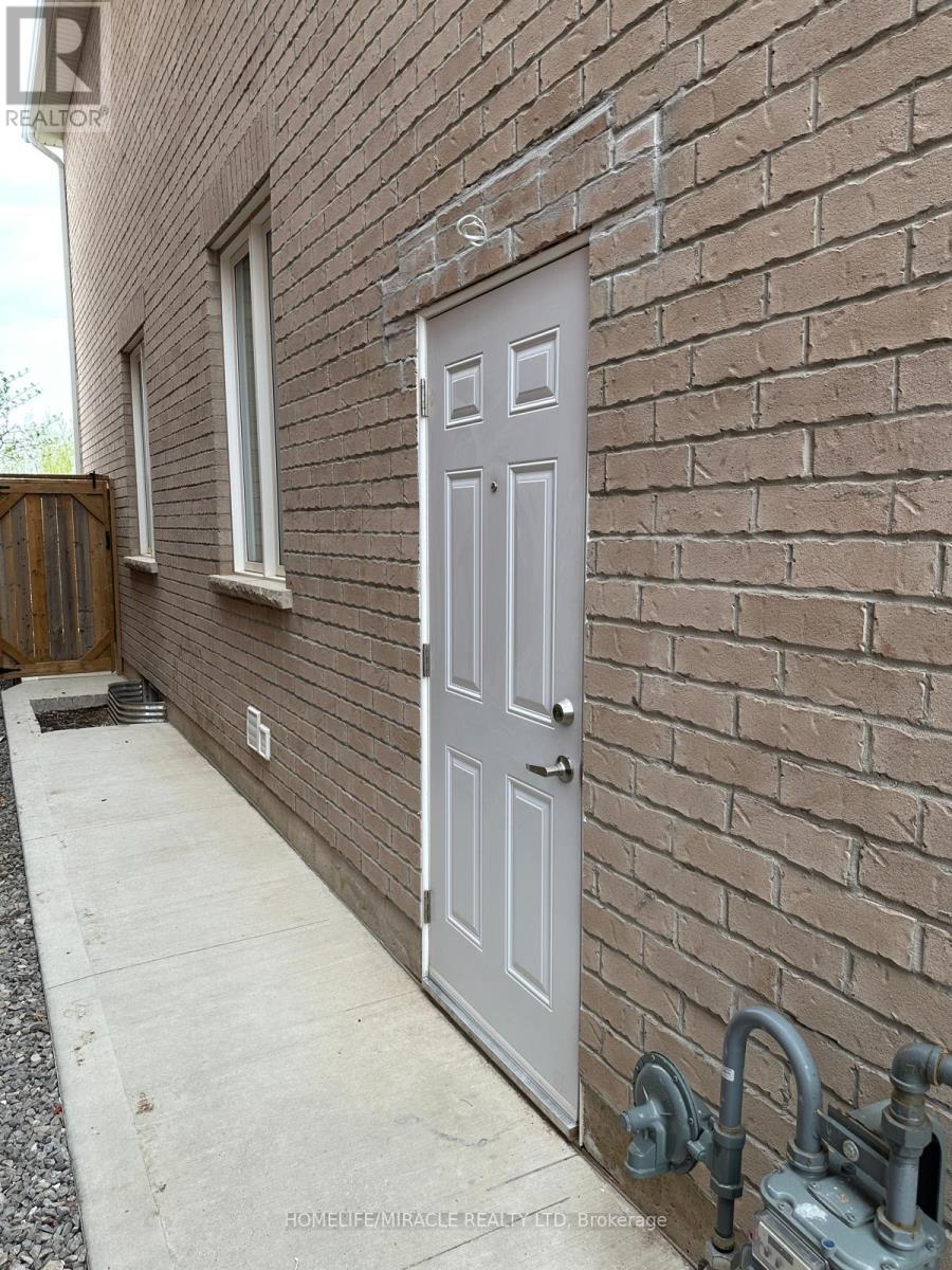 1586 Clitherow Street, Milton, Ontario  L9E 0A5 - Photo 2 - W12157144