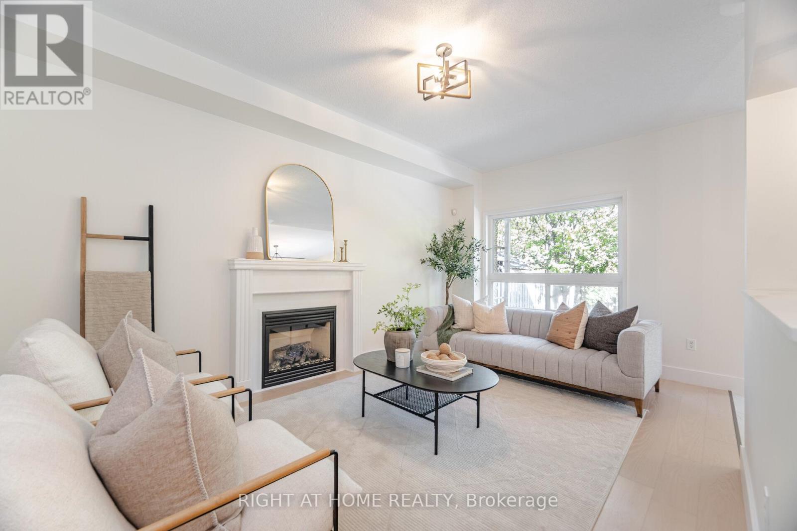 514 Huntington Ridge Drive, Mississauga (Hurontario), Ontario  L5R 2X7 - Photo 10 - W12157147
