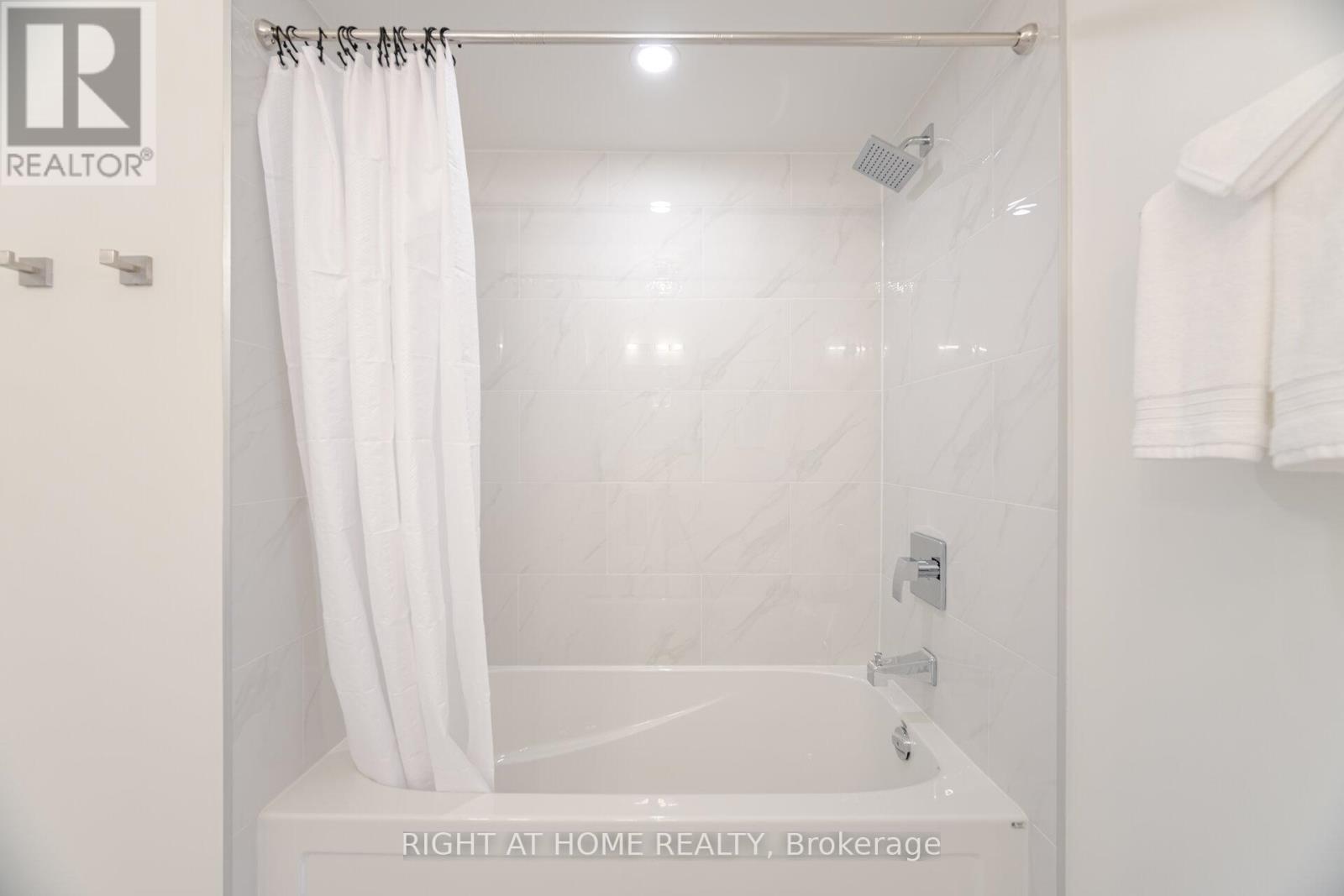 514 Huntington Ridge Drive, Mississauga (Hurontario), Ontario  L5R 2X7 - Photo 39 - W12157147