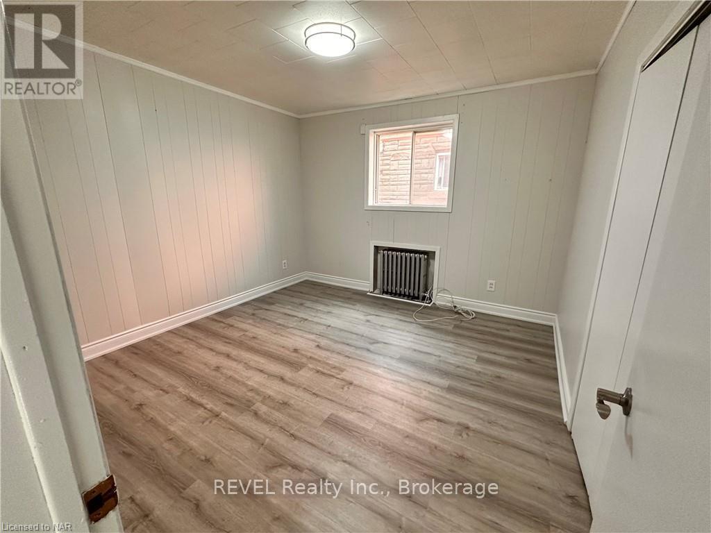 94 Empire Street, Welland, Ontario  L3B 2L4 - Photo 12 - X12157157