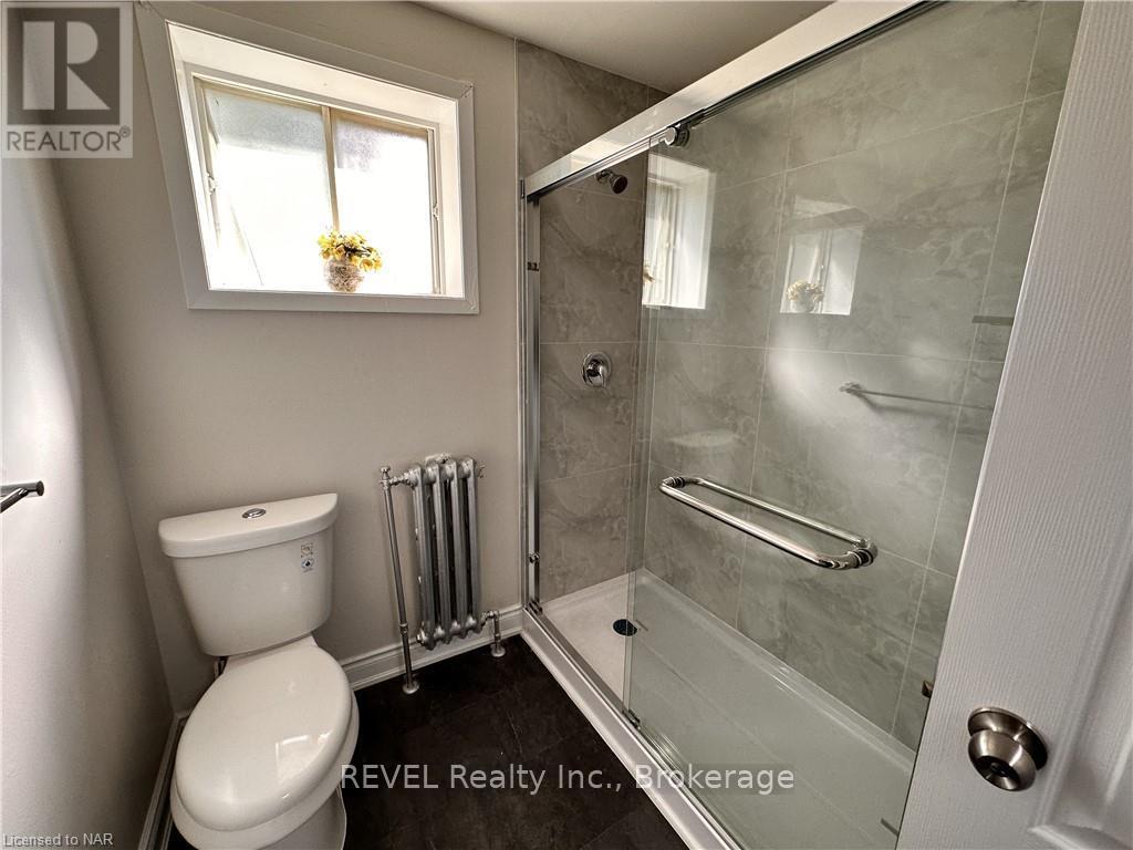 94 Empire Street, Welland, Ontario  L3B 2L4 - Photo 14 - X12157157