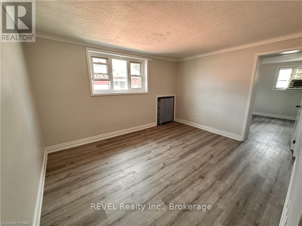 94 Empire Street, Welland, Ontario  L3B 2L4 - Photo 17 - X12157157