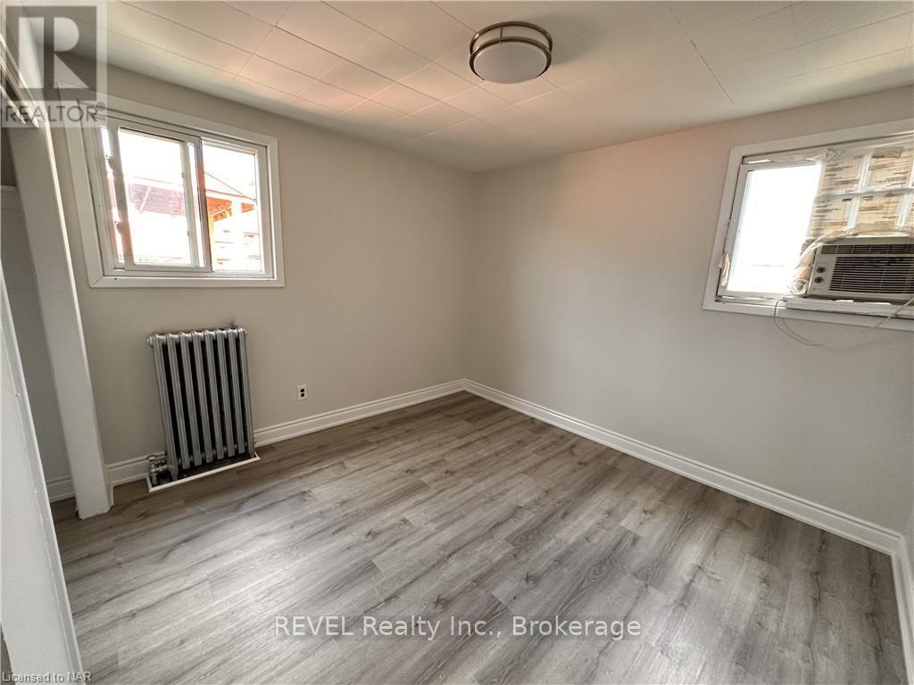 94 Empire Street, Welland, Ontario  L3B 2L4 - Photo 18 - X12157157