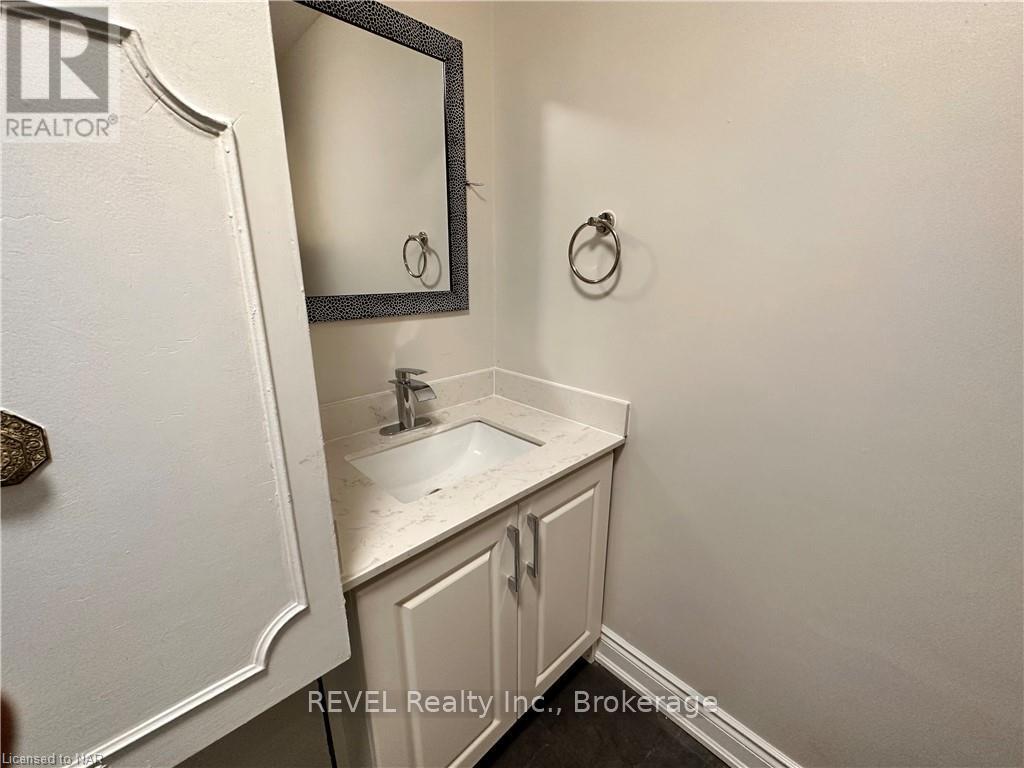 94 Empire Street, Welland, Ontario  L3B 2L4 - Photo 9 - X12157157