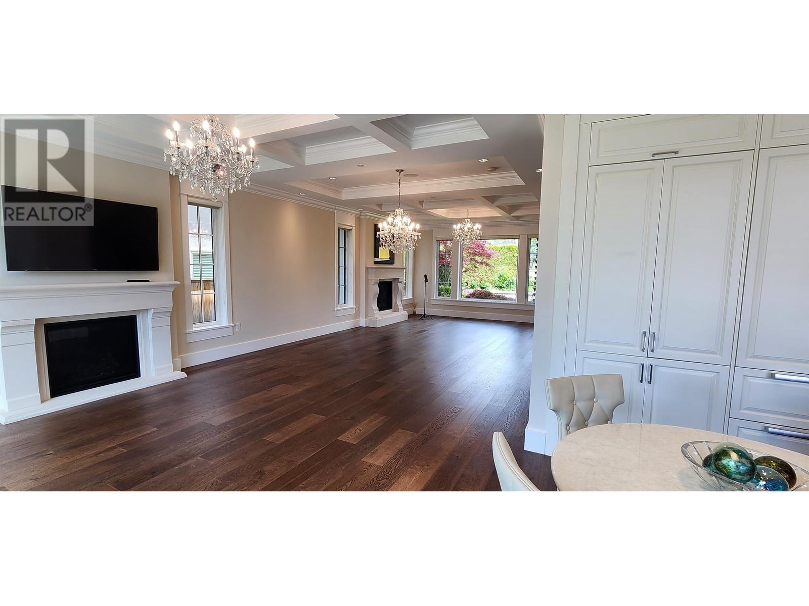 Property at 1260 KINGS AVENUE image 2